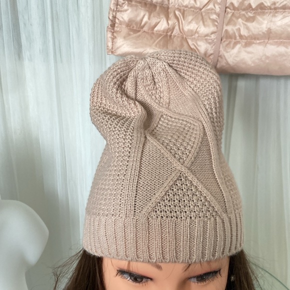Winter women’s tuque cable knit acrylic! Colour blush pink! OS - Picture 3 of 8